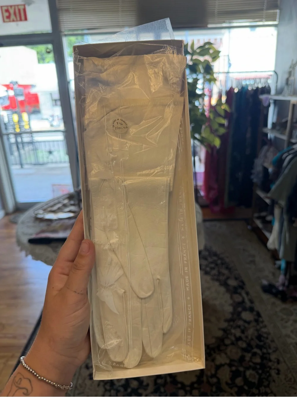 Saks Fifth Avenue Cream Glove Box with Leather White Gloves